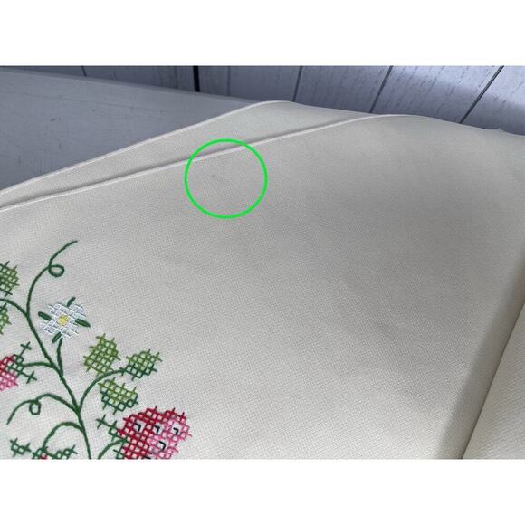 Vintage Cream Place Mats Strawberries Set of 4 Cross Stitch & 3 Napkins - Picture 4 of 8